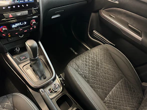 https://vehicle.imgix.net/4479618/667d7fc3-9e07-496b-89eb-003b76957ffb.jpg