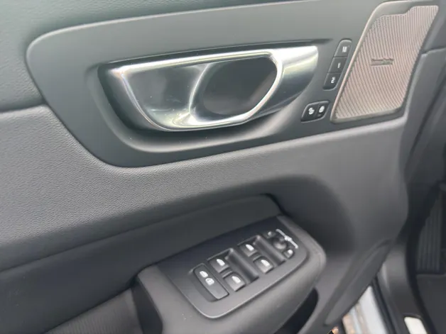 VOLVO XC60 2.0 T6 TE Ultra Dark eAWD