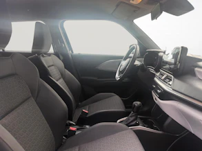 https://vehicle.imgix.net/4479745/f1f011b8-47ab-4a6d-96d6-990598665c63.jpg