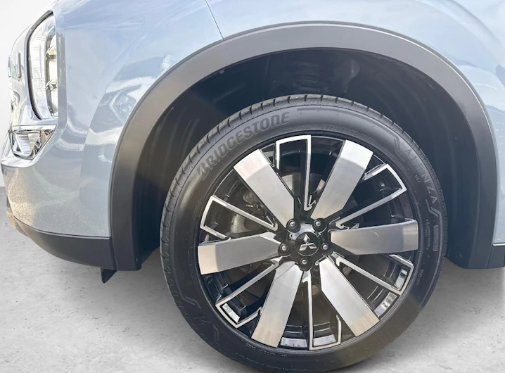 Fahrzeugbild MITSUBISHI OUTLANDER