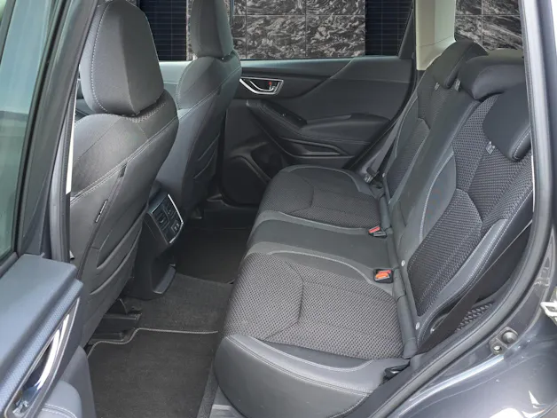 Subaru Forester Station 2.0i e-Boxer Swiss Plus