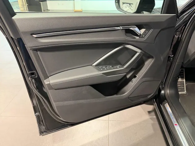 AUDI Q3 35 TDI S line Attraction quattro S-tronic