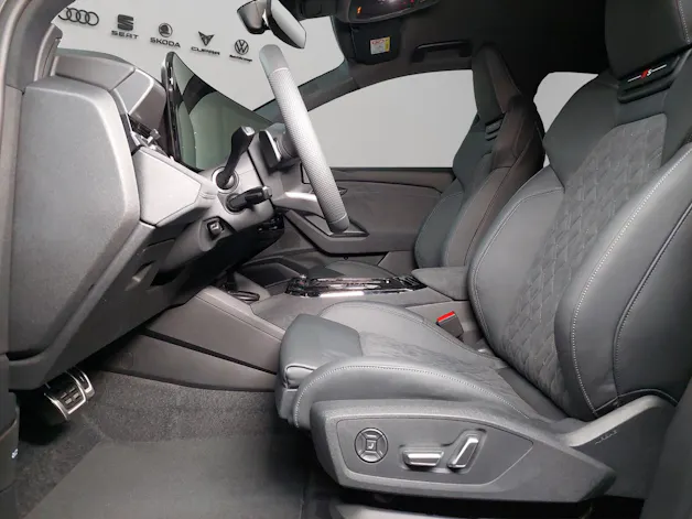 AUDI Q6 e-tron quattro