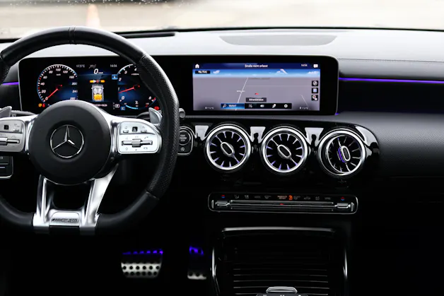 MERCEDES-BENZ CLA 35 AMG 4matic Shooting Brake * PACK PREMIUM PLUS * PANORAMA * HEAD-UP DISPLAY *