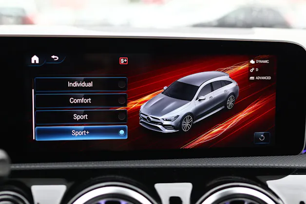 MERCEDES-BENZ CLA 35 AMG 4matic Shooting Brake * PACK PREMIUM PLUS * PANORAMA * HEAD-UP DISPLAY *