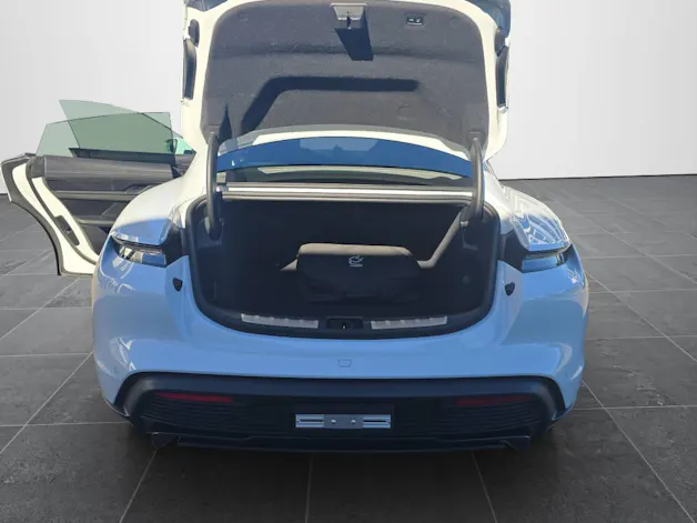 PORSCHE Taycan GTS