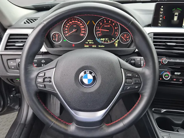 BMW 320i xDrive Touring Edition Sport Line