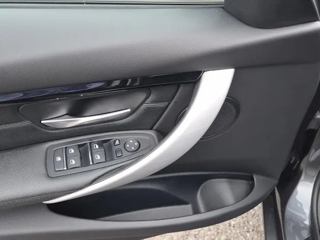 BMW 320i xDrive Touring Edition Sport Line