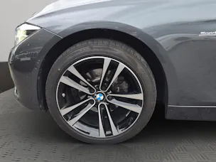 BMW 320i xDrive Touring Edition Sport Line