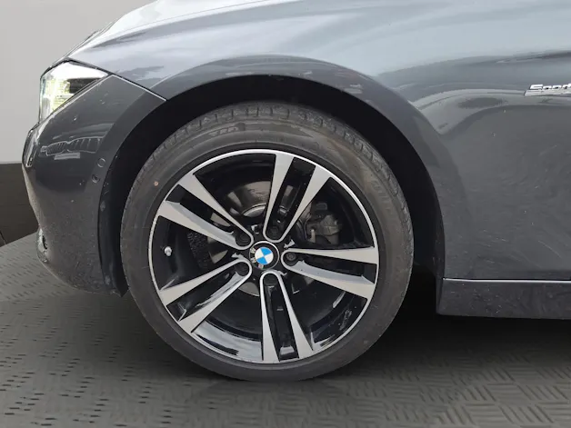 BMW 320i xDrive Touring Edition Sport Line