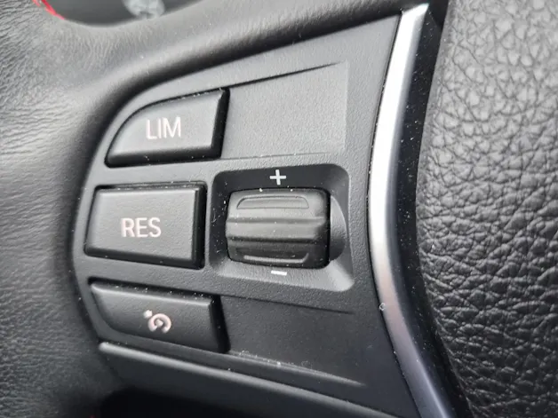 BMW 320i xDrive Touring Edition Sport Line