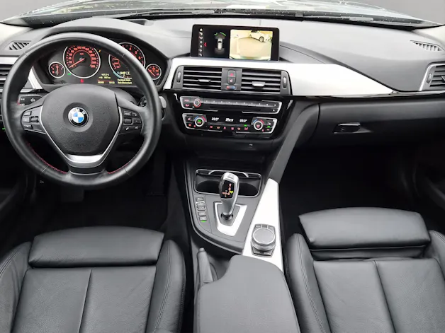 BMW 320i xDrive Touring Edition Sport Line