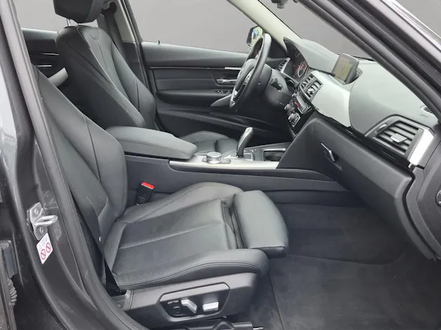 BMW 320i xDrive Touring Edition Sport Line