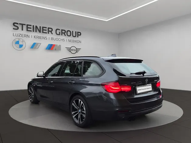 BMW 320i xDrive Touring Edition Sport Line