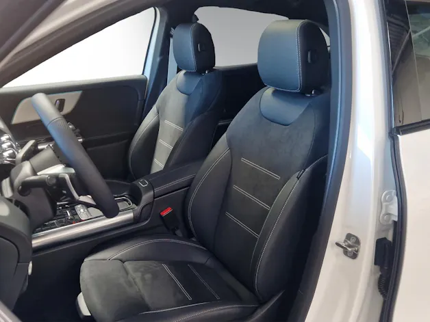MERCEDES-BENZ GLA 200 Night Star 7G-DCT