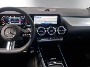 MERCEDES-BENZ GLA 200 Night Star 7G-DCT