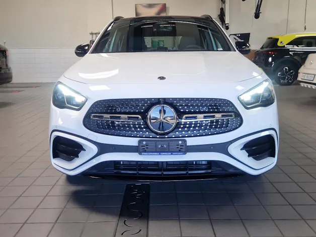 MERCEDES-BENZ GLA 200 Night Star 7G-DCT