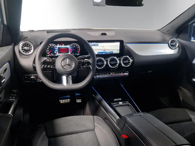 MERCEDES-BENZ GLA 200 Night Star 7G-DCT