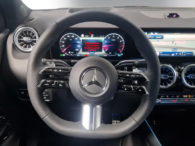 MERCEDES-BENZ GLA 200 Night Star 7G-DCT