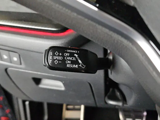SKODA Octavia Combi 2.0 TSI DSG RS 30 Years Edition