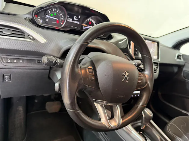 PEUGEOT 2008 1.2 PureTech Style EAT6