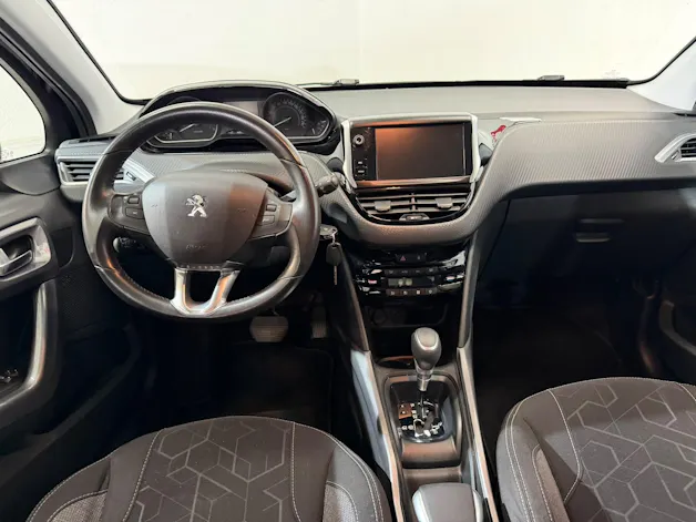 PEUGEOT 2008 1.2 PureTech Style EAT6