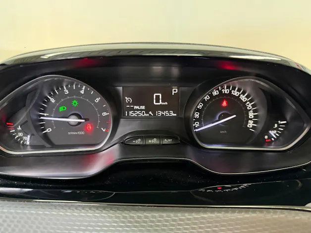 PEUGEOT 2008 1.2 PureTech Style EAT6