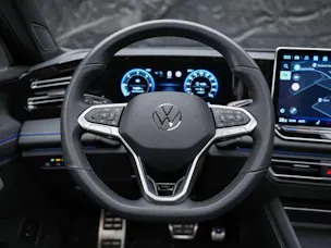 VW Tiguan 2.0 TDI SCR R-Line 4Motion DSG *Panorama*Massage*Lenkradheizung*360° Kamera*