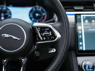 Jaguar F-Pace 3.0 D300 R-Dynamic MHEV SE AWD *Facelift*Panorama*Meridian*Lenkradheizung*