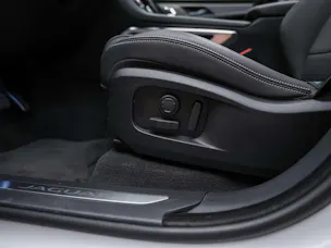 Jaguar F-Pace 3.0 D300 R-Dynamic MHEV SE AWD *Facelift*Panorama*Meridian*Lenkradheizung*