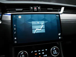 Jaguar F-Pace 3.0 D300 R-Dynamic MHEV SE AWD *Facelift*Panorama*Meridian*Lenkradheizung*
