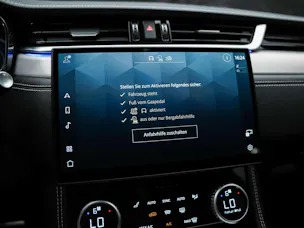Jaguar F-Pace 3.0 D300 R-Dynamic MHEV SE AWD *Facelift*Panorama*Meridian*Lenkradheizung*