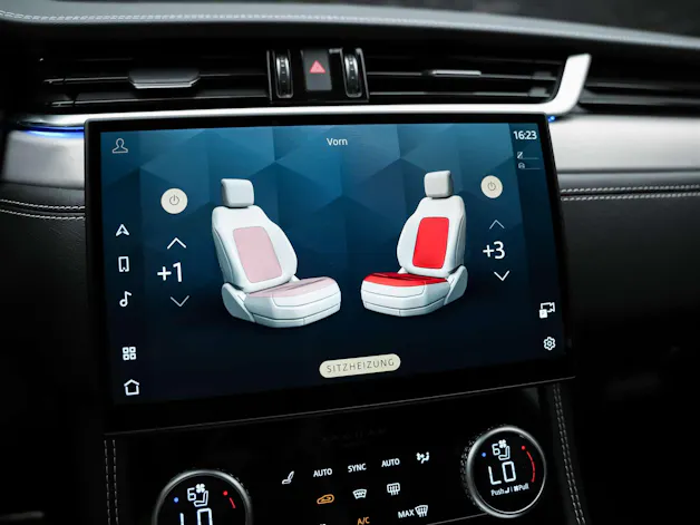 Jaguar F-Pace 3.0 D300 R-Dynamic MHEV SE AWD *Facelift*Panorama*Meridian*Lenkradheizung*