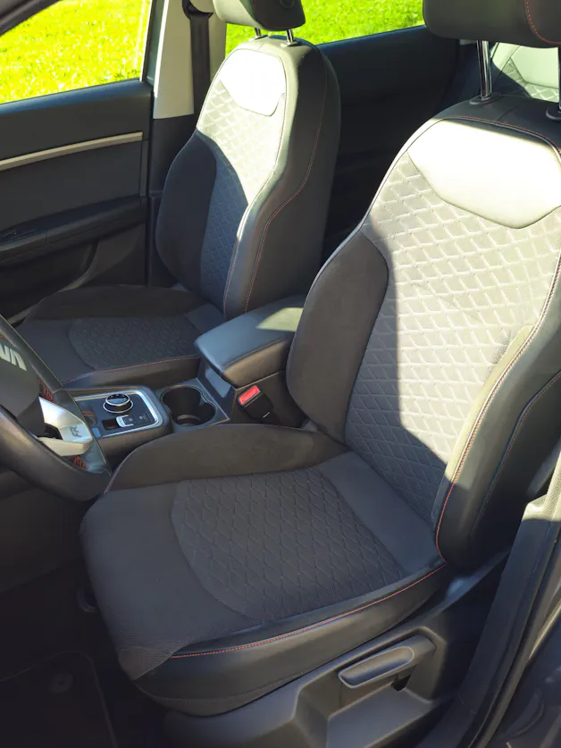 SEAT Ateca 2.0 TSI FR 4Drive DSG *Anhängerkupplung+8-fach bereift*