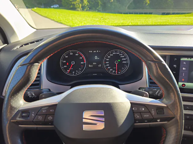 SEAT Ateca 2.0 TSI FR 4Drive DSG *Anhängerkupplung+8-fach bereift*