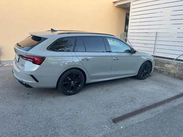 SKODA Octavia Combi 2.0 TSI DSG RS