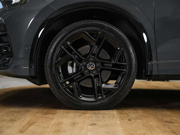 VW Tiguan 2.0 TDI SCR R-Line 4Motion DSG *Panorama*Massage*Lenkradheizung*360° Kamera*