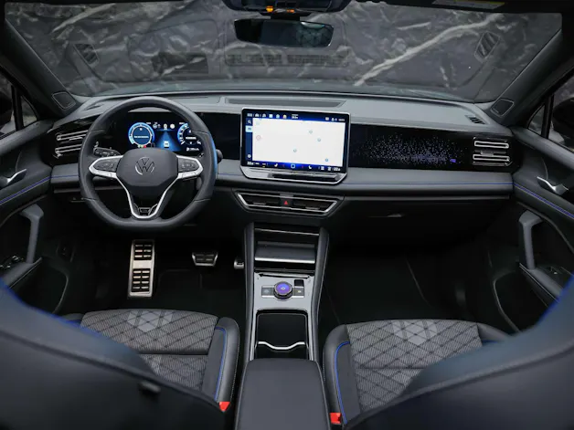 VW Tiguan 2.0 TDI SCR R-Line 4Motion DSG *Panorama*Massage*Lenkradheizung*360° Kamera*