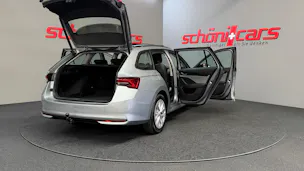 SKODA Octavia Combi 2.0 TSI DSG Selection 4x4