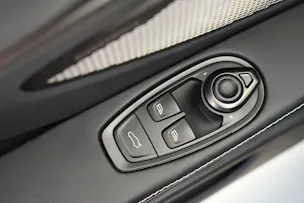 ASTON MARTIN Vanquish 5.2 V12 Bi-Turbo *Full Carbon* *Panorama* *Titanauspuff*
