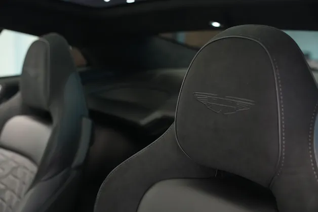 ASTON MARTIN Vanquish 5.2 V12 Bi-Turbo *Full Carbon* *Panorama* *Titanauspuff*