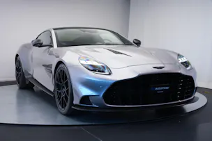 ASTON MARTIN Vanquish 5.2 V12 Bi-Turbo *Full Carbon* *Panorama* *Titanauspuff*