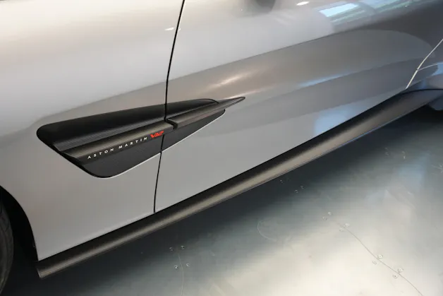 ASTON MARTIN Vanquish 5.2 V12 Bi-Turbo *Full Carbon* *Panorama* *Titanauspuff*