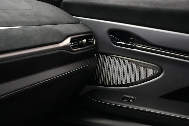 ASTON MARTIN Vanquish 5.2 V12 Bi-Turbo *Full Carbon* *Panorama* *Titanauspuff*