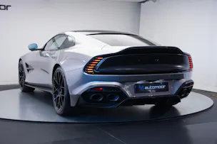 ASTON MARTIN Vanquish 5.2 V12 Bi-Turbo *Full Carbon* *Panorama* *Titanauspuff*