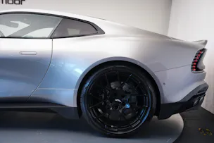 ASTON MARTIN Vanquish 5.2 V12 Bi-Turbo *Full Carbon* *Panorama* *Titanauspuff*