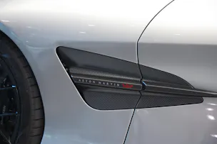 ASTON MARTIN Vanquish 5.2 V12 Bi-Turbo *Full Carbon* *Panorama* *Titanauspuff*