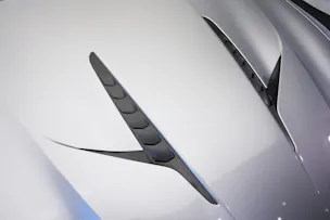 ASTON MARTIN Vanquish 5.2 V12 Bi-Turbo *Full Carbon* *Panorama* *Titanauspuff*