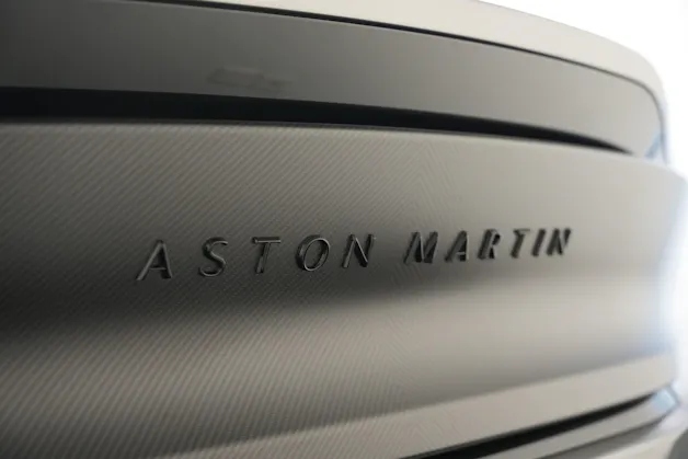 ASTON MARTIN Vanquish 5.2 V12 Bi-Turbo *Full Carbon* *Panorama* *Titanauspuff*