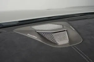 ASTON MARTIN Vanquish 5.2 V12 Bi-Turbo *Full Carbon* *Panorama* *Titanauspuff*